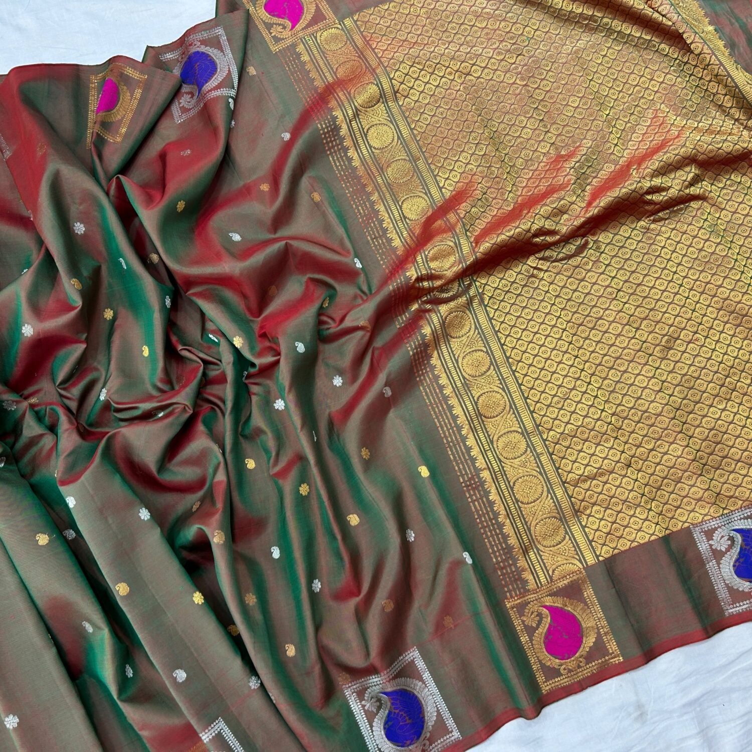 Dual shade gadwal meena saree
