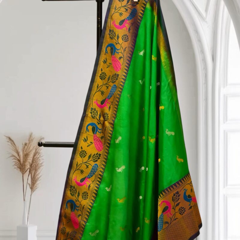 Emerald Elegance green Gadwal Saree - view 2