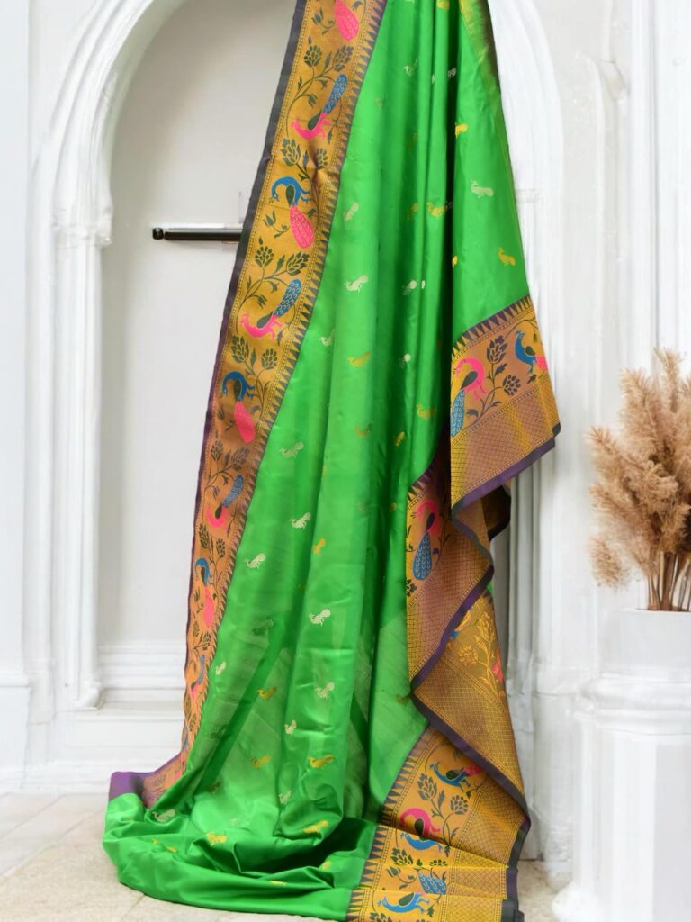 Emerald Elegance green Gadwal Saree - view 3