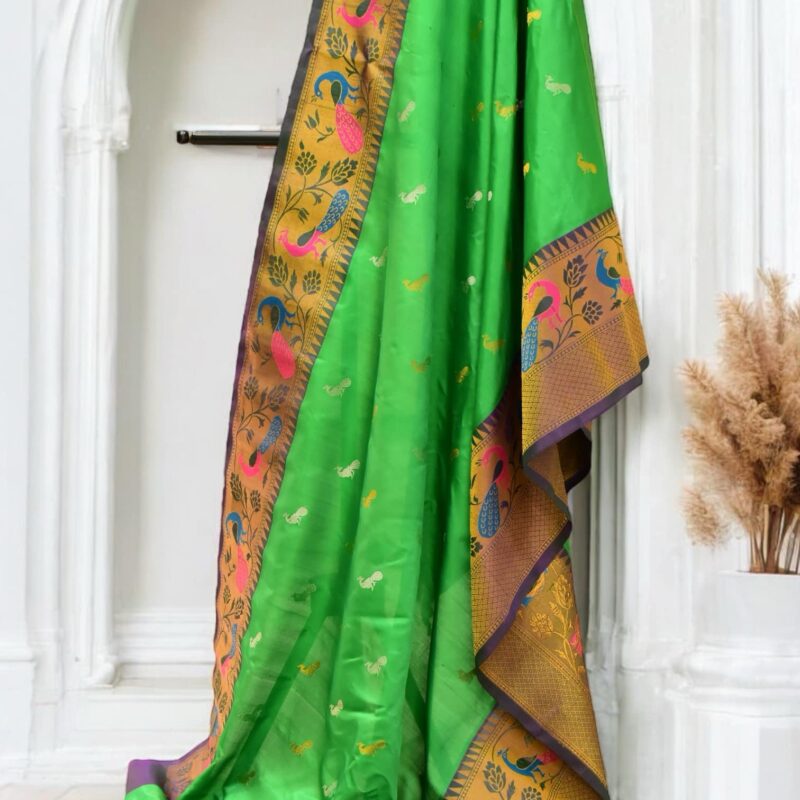 Emerald Elegance green Gadwal Saree - view 3