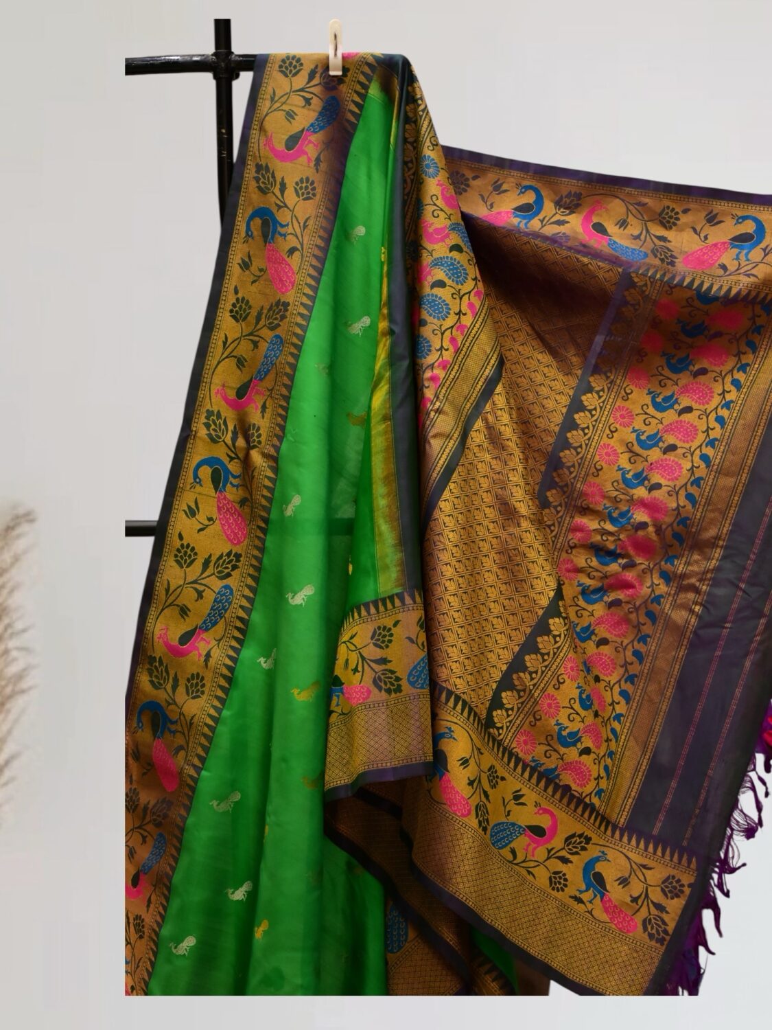 Emerald Elegance green Gadwal Saree