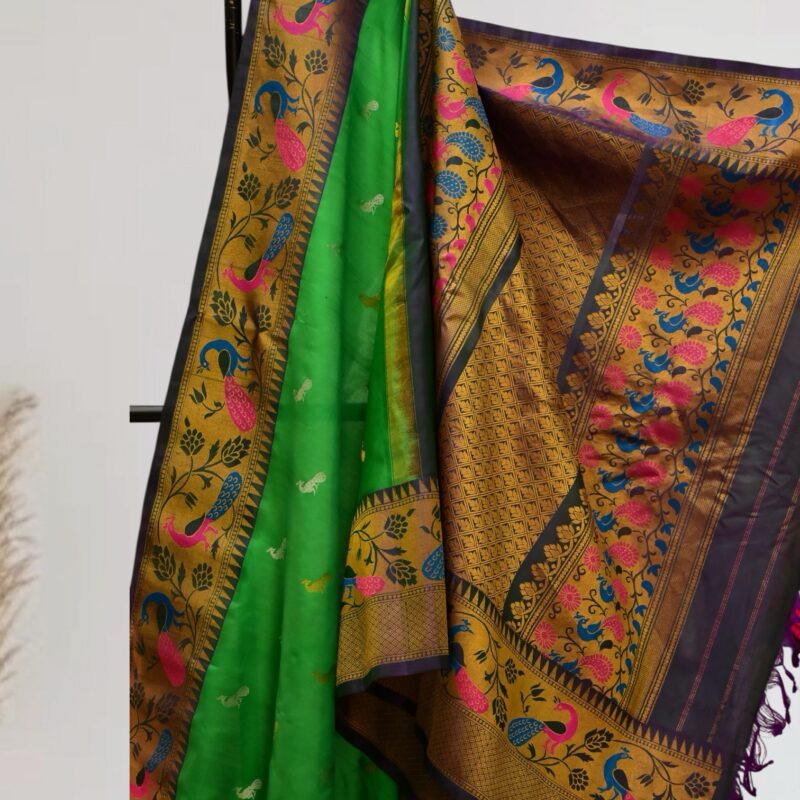 Emerald Elegance green Gadwal Saree - view 4