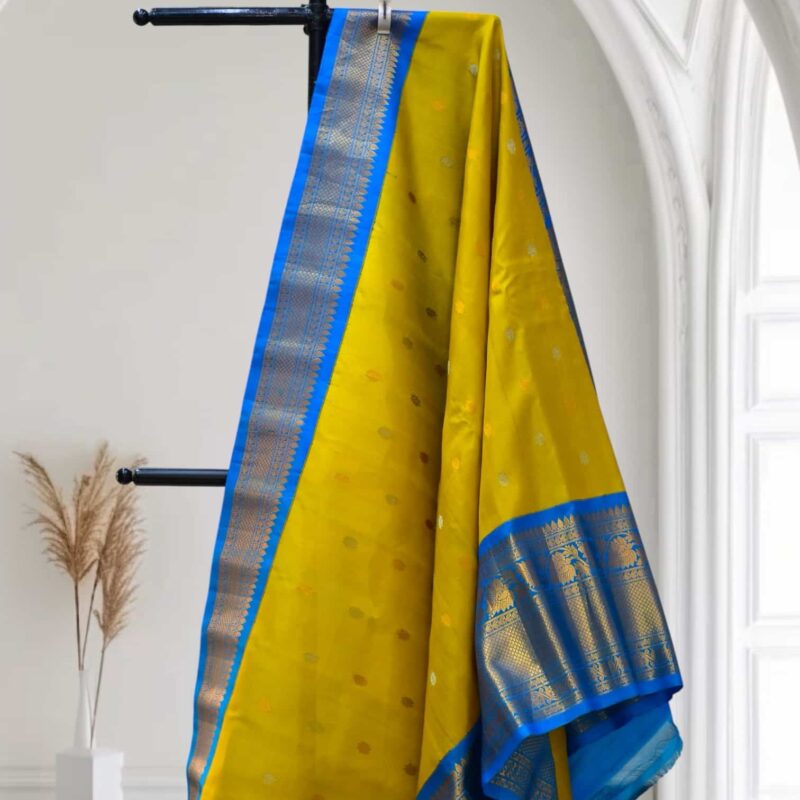 Mehndi Gold Kuttu Kanchi Gadwal Saree - view 3