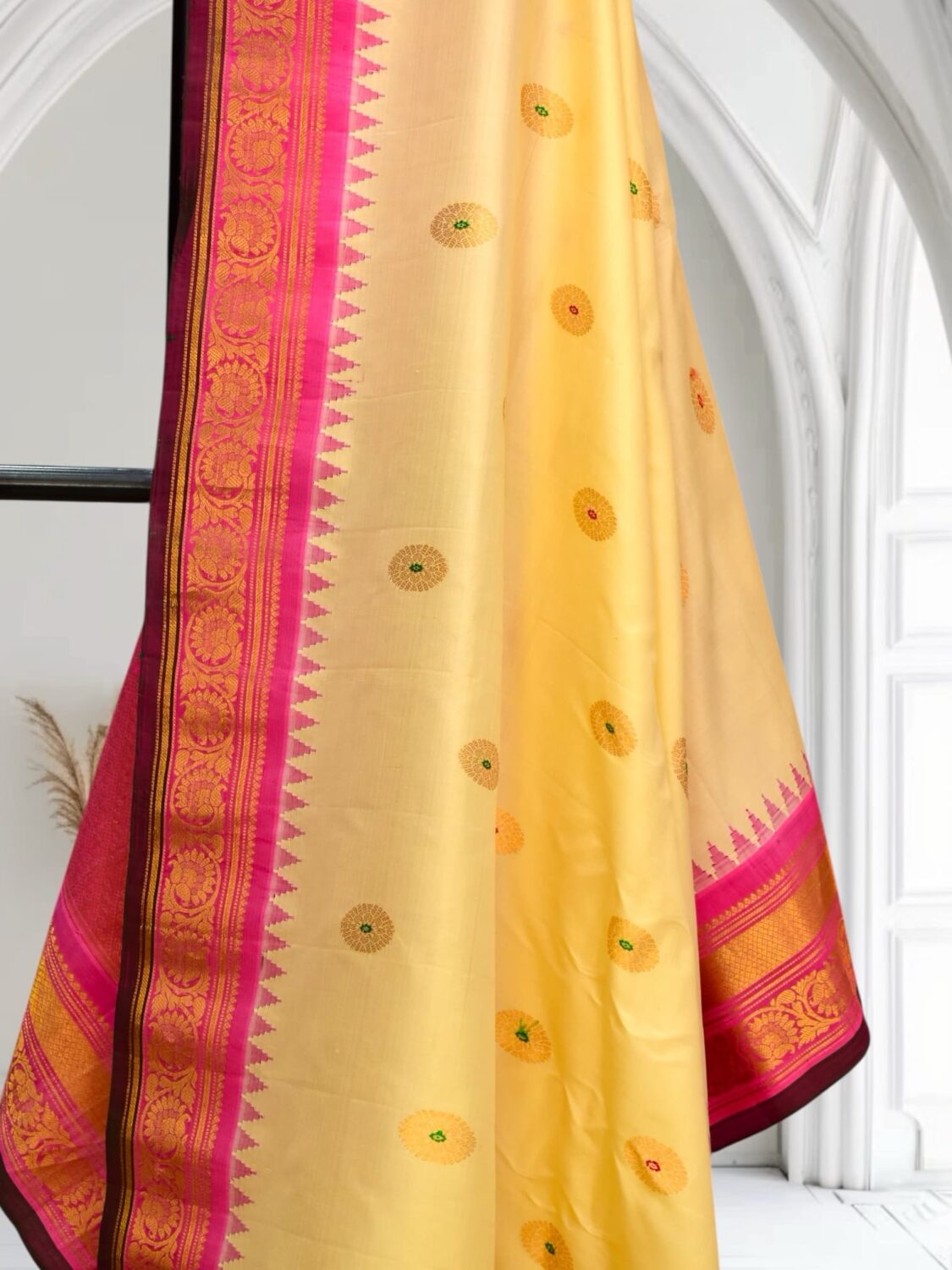 Cream Handloom Pure Silk Saree