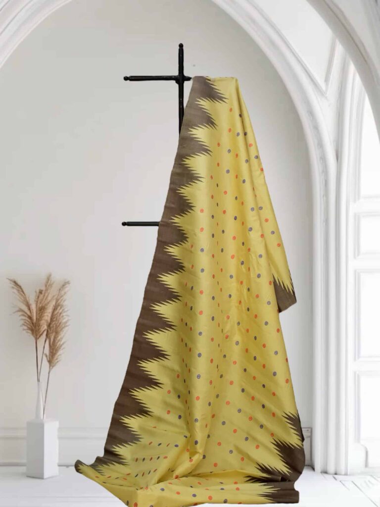 Creamy Elegance Gadwal Saree temple border - view 3