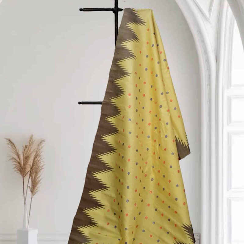 Creamy Elegance Gadwal Saree temple border - view 3