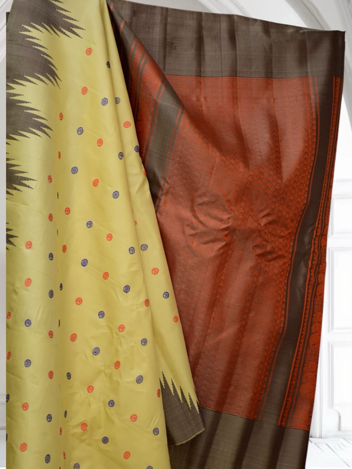 Creamy Elegance Gadwal Saree temple border