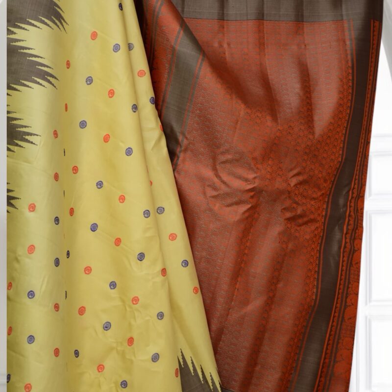 Creamy Elegance Gadwal Saree temple border - view 4