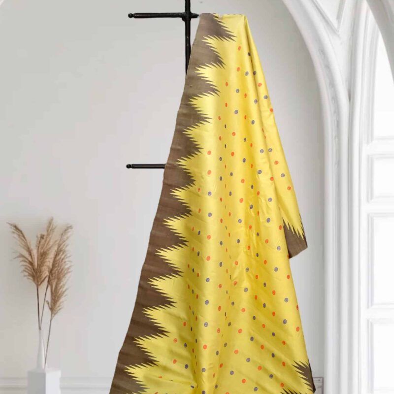Creamy Elegance Gadwal Saree temple border - view 5