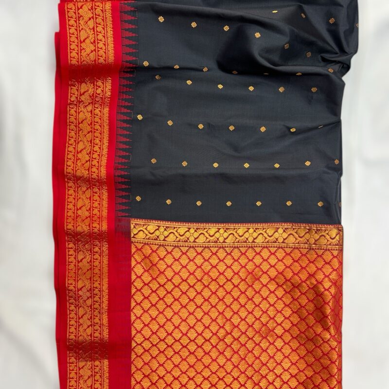 Black&redish Pure Silk Gadwal Saree - view 2