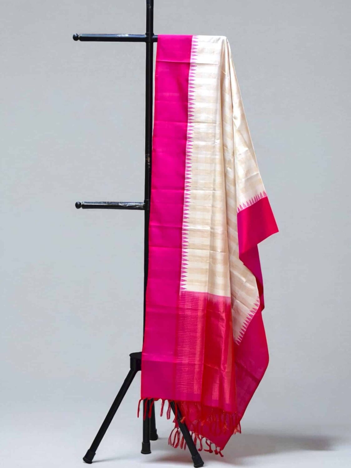 Cream gadwal duppata