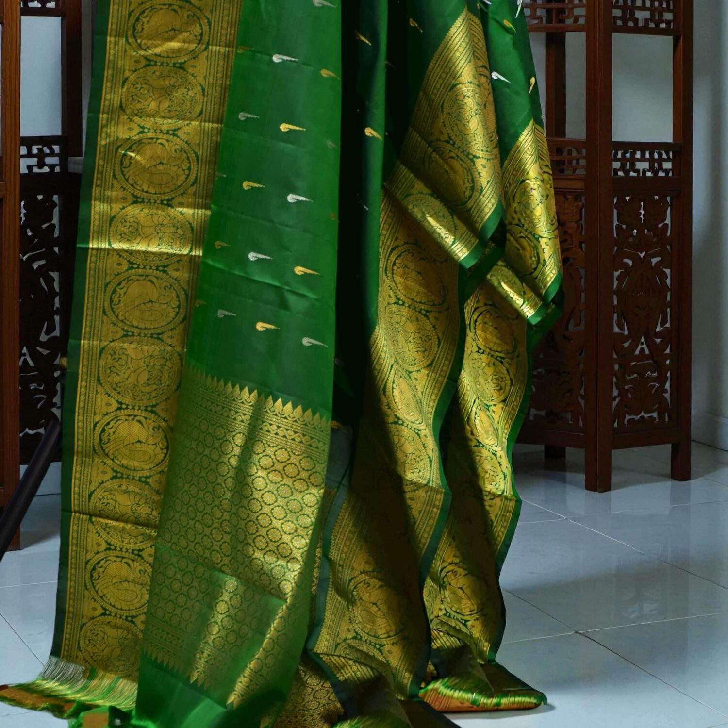 Green Duppta gadwal