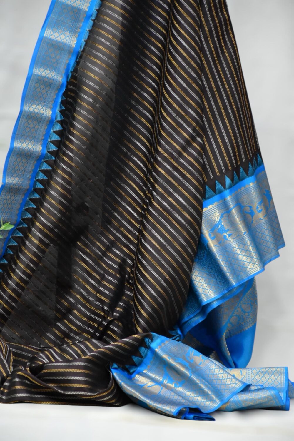 Black Gadwal Silk Saree | Sky Blue Pallu & Contrast Blouse