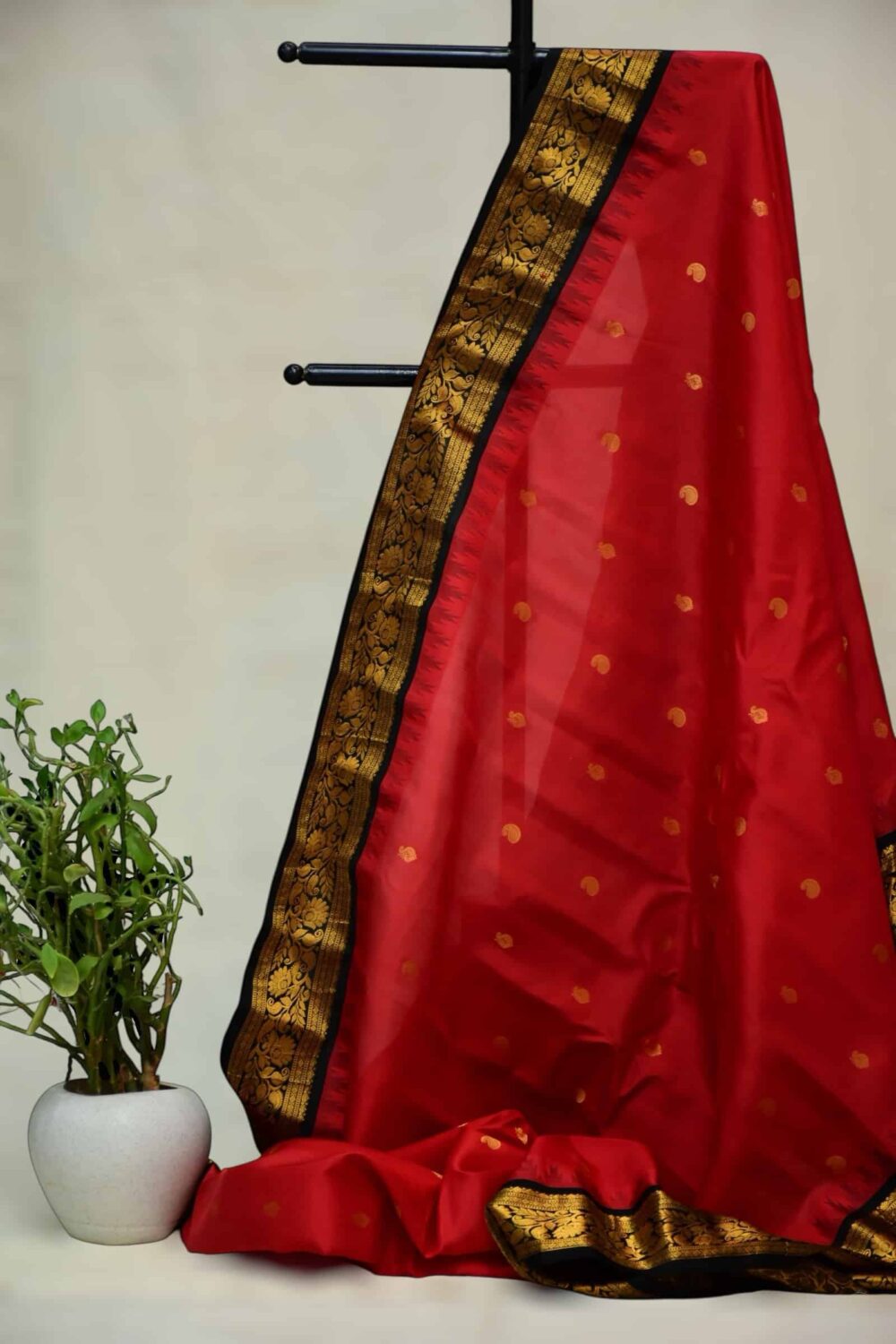 Black-red  vintage pure gadwal