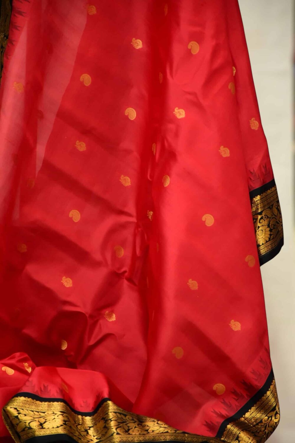 Black-red  vintage pure gadwal