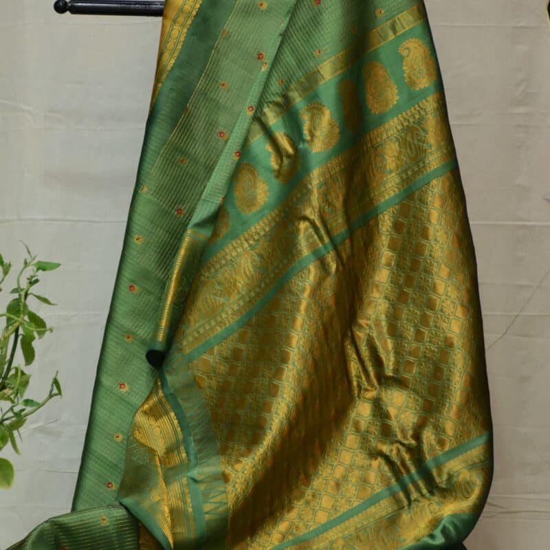 Green Gadwal jari checks pure silk - view 5