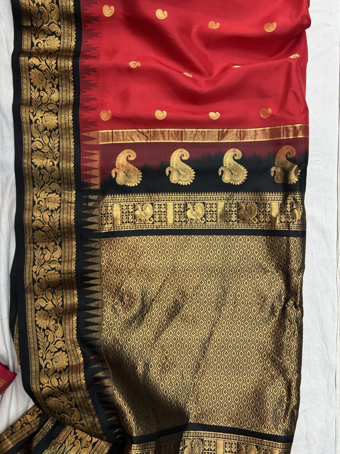 Black-red  vintage pure gadwal