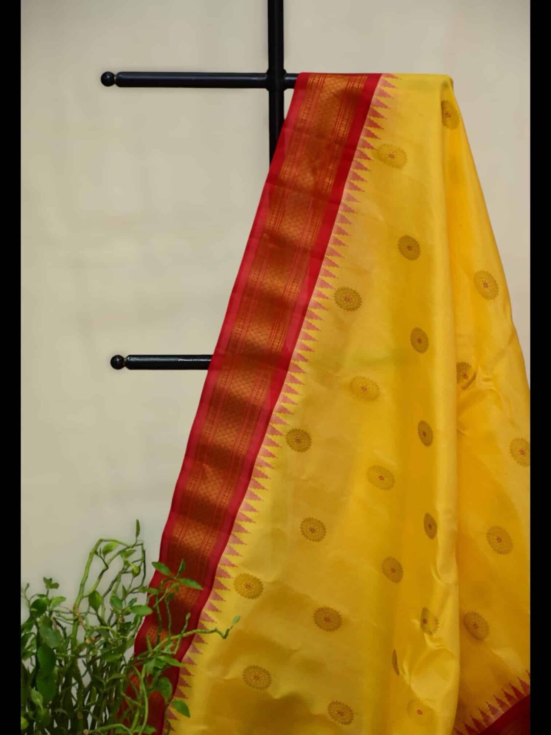 Creamish Yellow Silk Gadwal Saree | Pinoish Red Pallu & Meena Butta Work