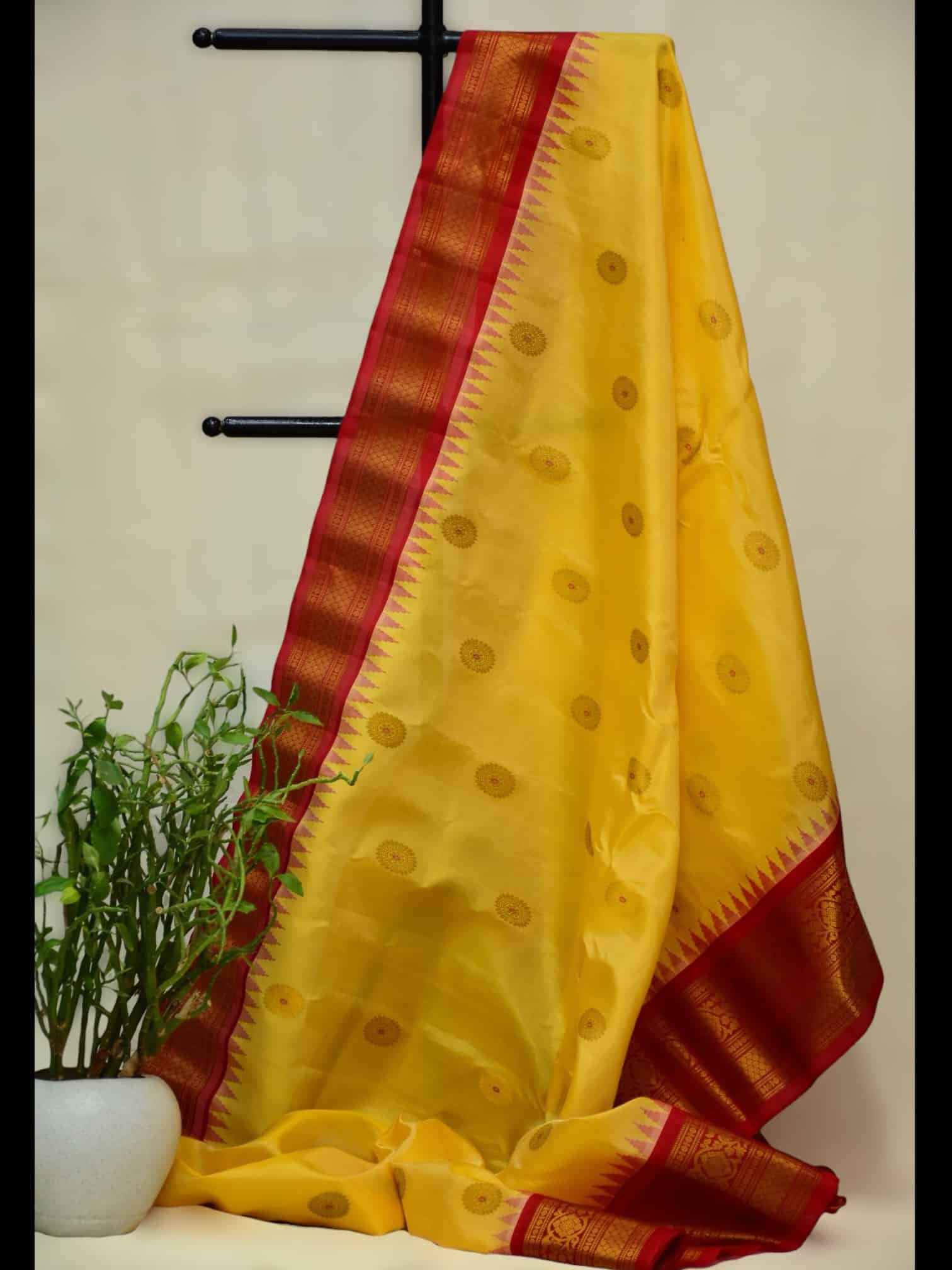 Creamish Yellow Silk Gadwal Saree | Pinoish Red Pallu & Meena Butta Work 1 Creamish Yellow Silk Gadwal Saree