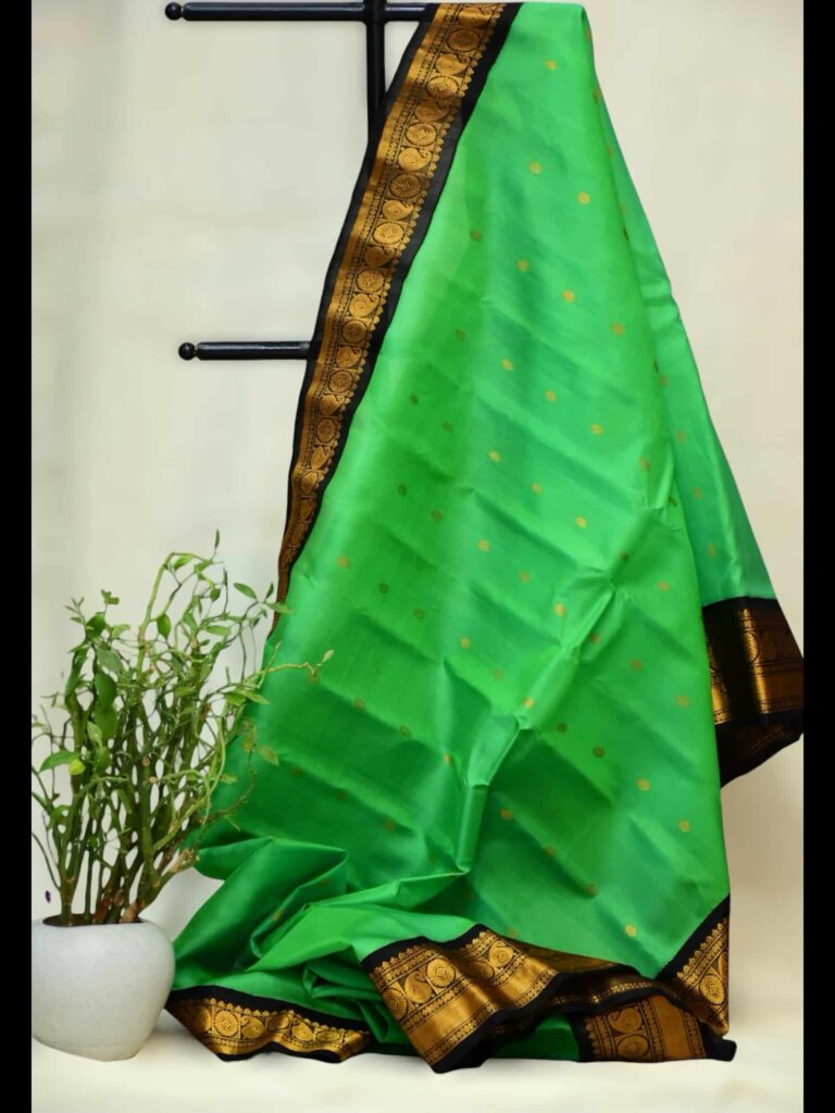 Parrot Green Pure Silk Saree - view 3