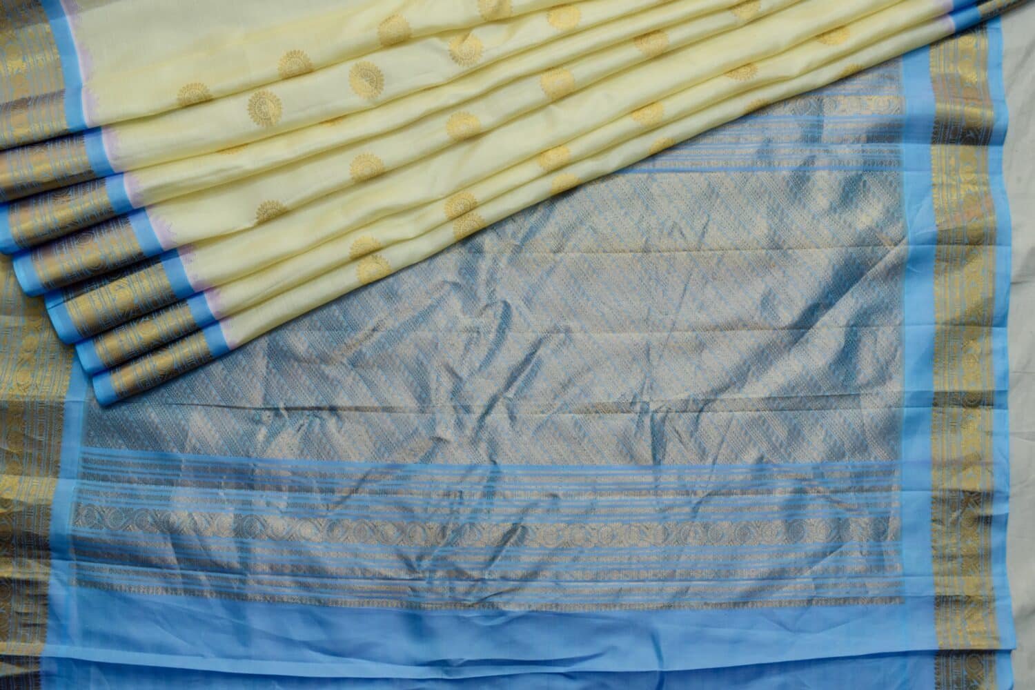 Cream Sky Blue Handloom Pure Silk Gadwal Saree