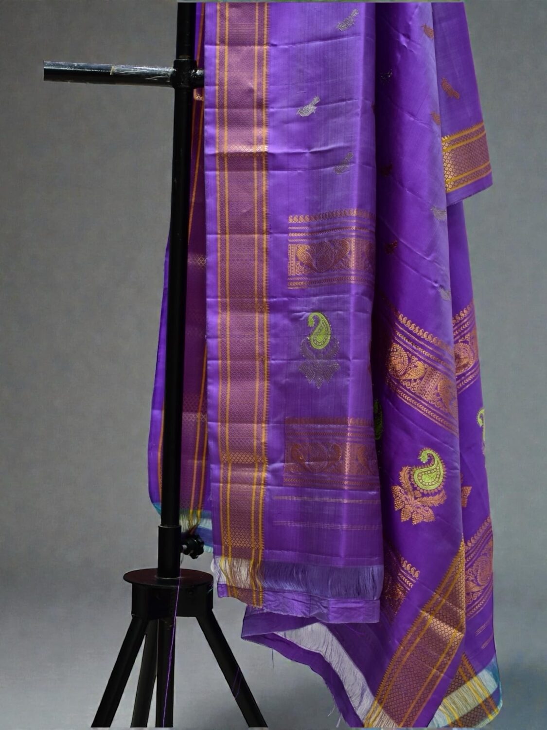Lavender Pure Silk Handloom Dupatta | Golden Zari & Meenakari Pallu