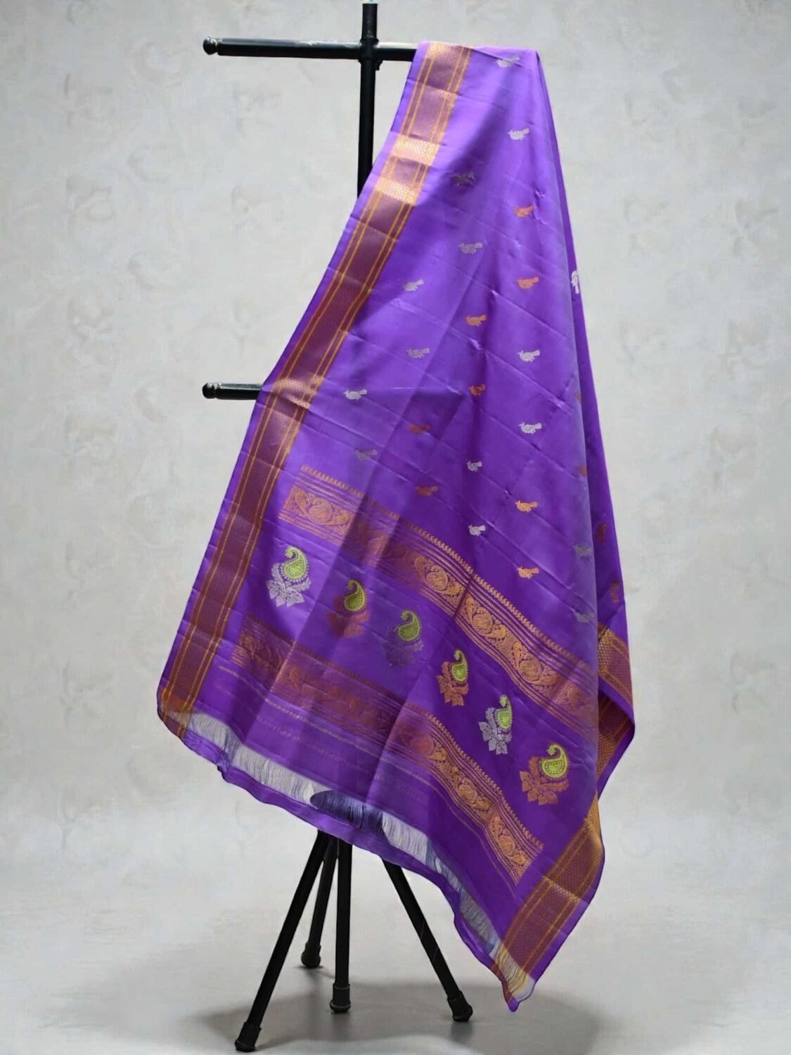 Lavender Pure Silk Handloom Dupatta | Golden Zari & Meenakari Pallu