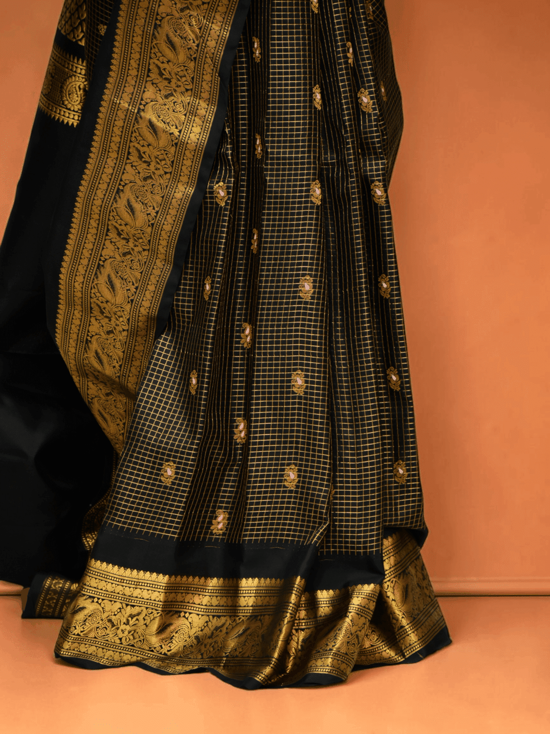 Black Pure Gadwal Silk Tissue Saree
