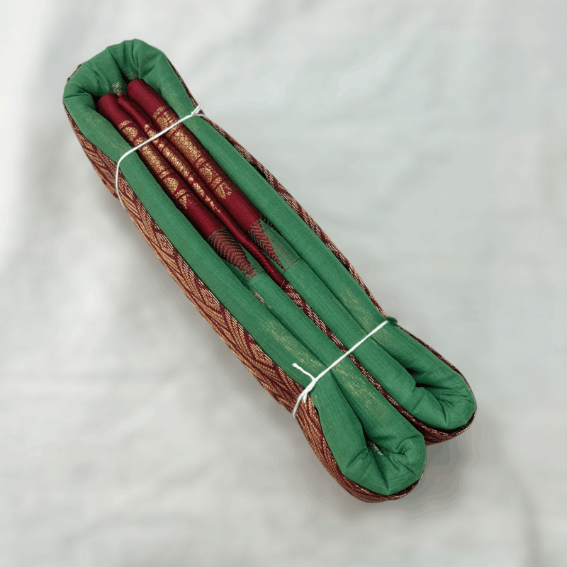 Bottle Green Original Cotton Gadwal Saree with Maroon Temple Kuttu Border - close-up detail