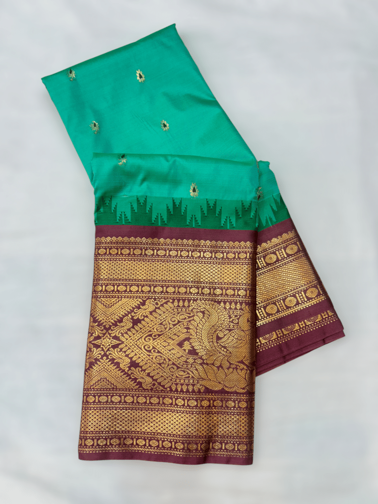 Sea Green Semi Gadwal Saree with Maroon Temple Kuttu Border - close-up detail