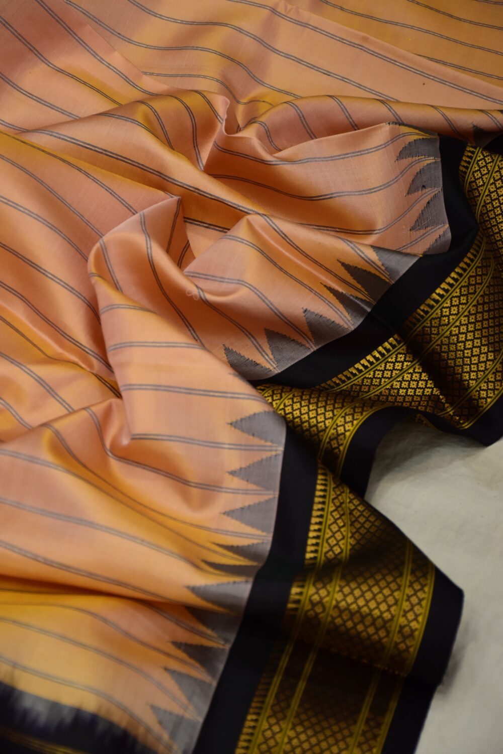 Peach & Wine Dual Shade Pure Handloom Gadwal Dupatta