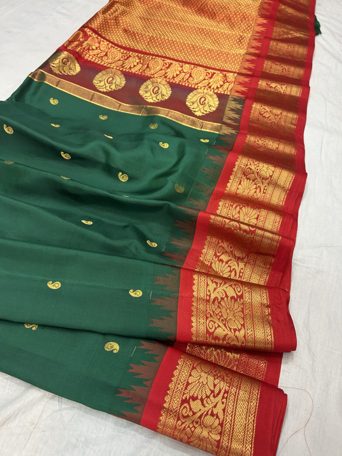 Bottle Green Red Pure Silk Gadwal Vintage Saree