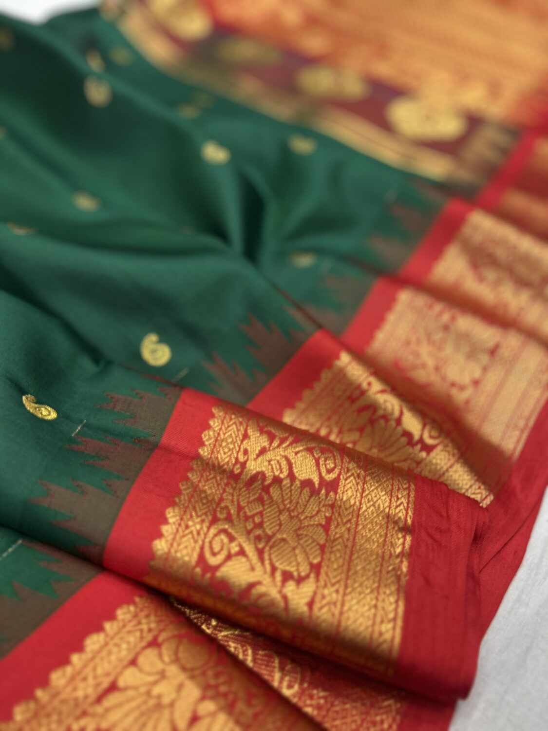 Bottle Green Red Pure Silk Gadwal Vintage Saree