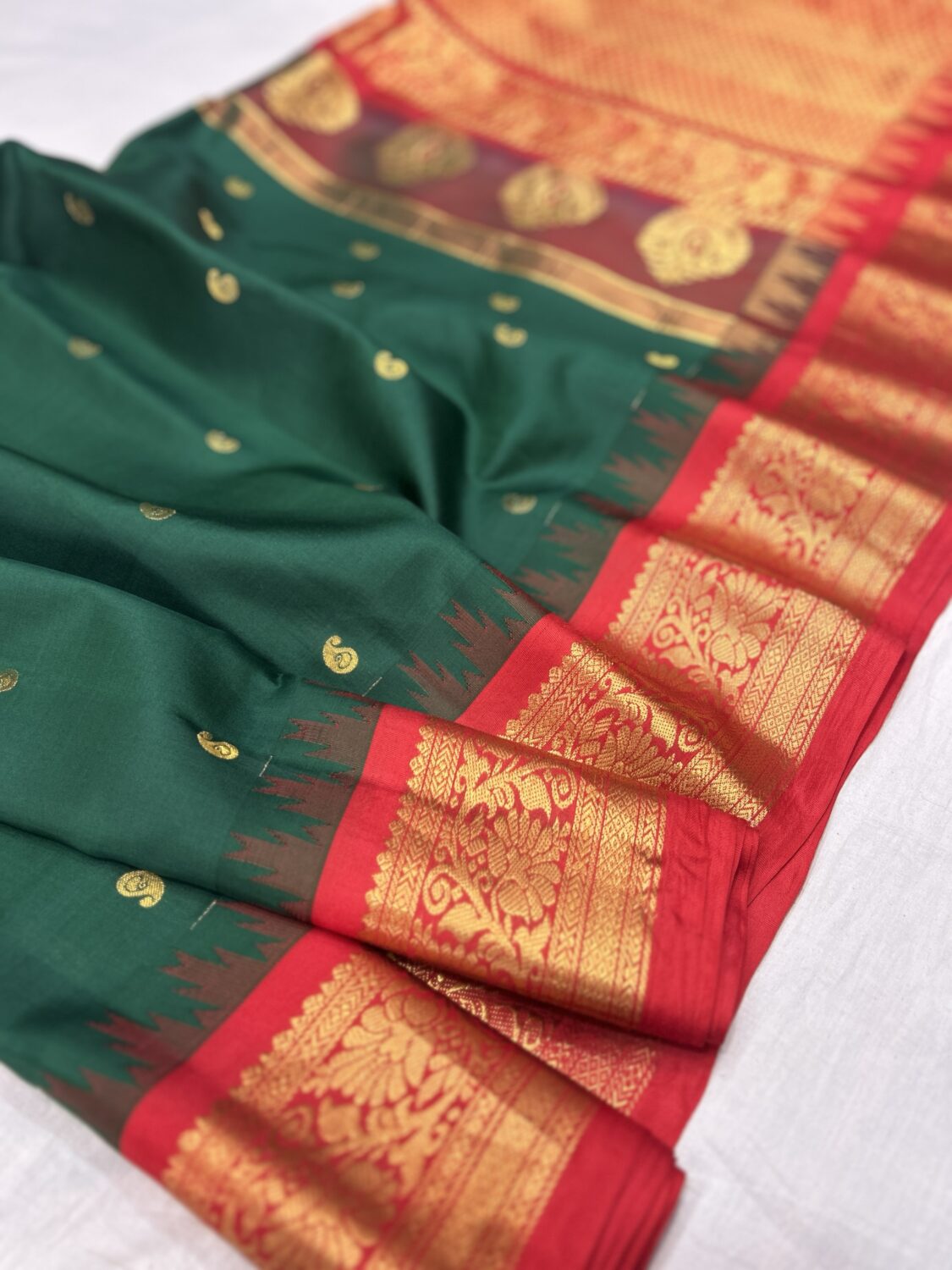 Bottle Green Red Pure Silk Gadwal Vintage Saree
