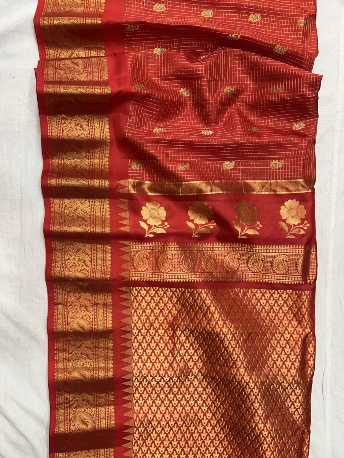 Red Vintage Tissue Pure Silk Gadwal Saree