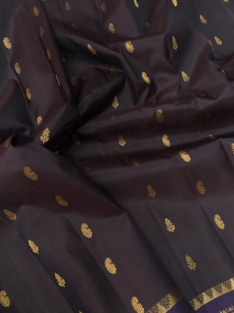 Wine Purple Vintage Pure Handloom Silk Gadwal Saree - view 2