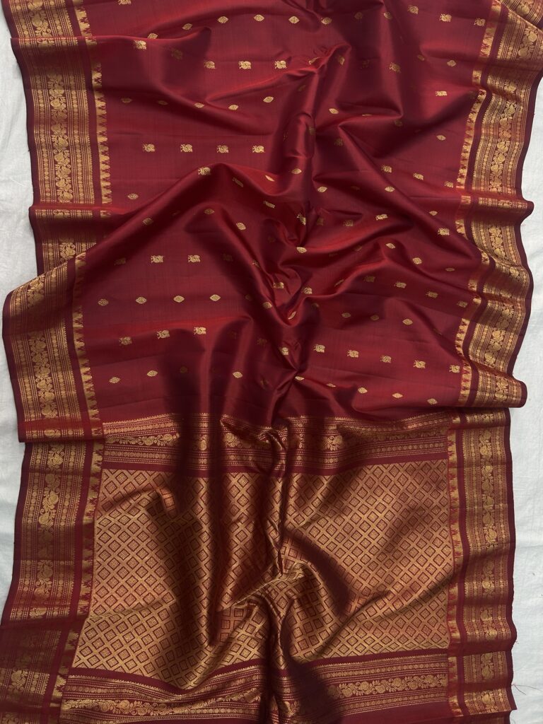 Maroon Vintage Pure Handloom Silk Gadwal Saree - view 2