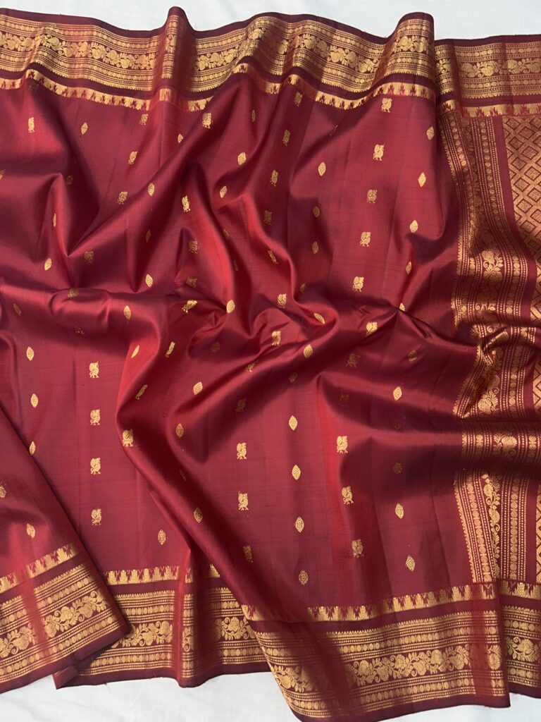 Maroon Vintage Pure Handloom Silk Gadwal Saree - view 3