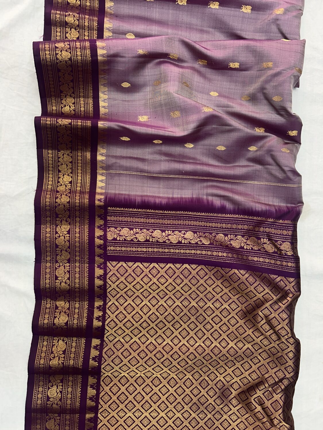 Lavender & Wine Dual Shade Pure Handloom Silk Gadwal Saree