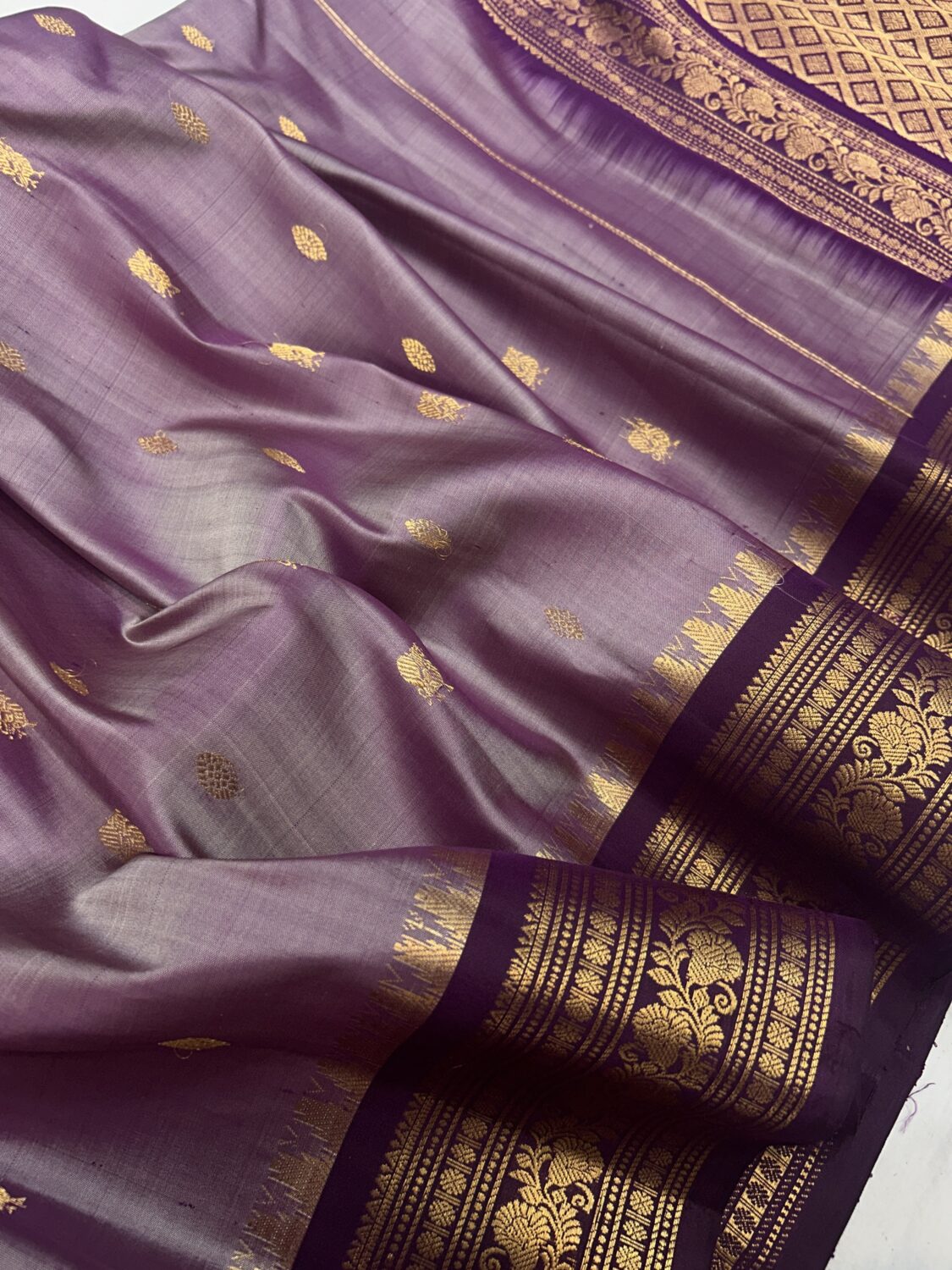 Lavender & Wine Dual Shade Pure Handloom Silk Gadwal Saree