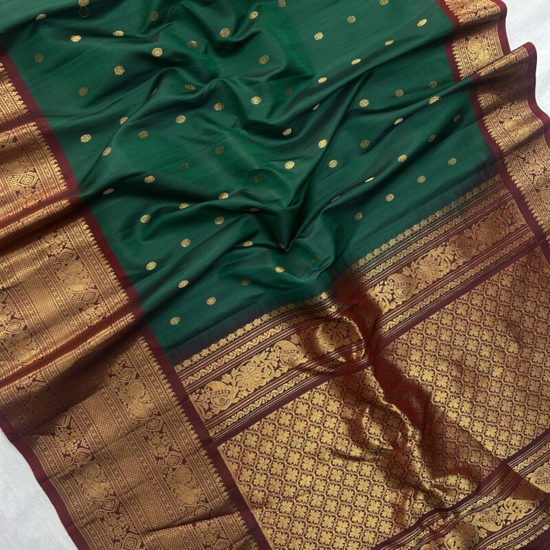 Bottle Green Maroon Contrast Pure Gadwal Handloom Silk Saree - view 3