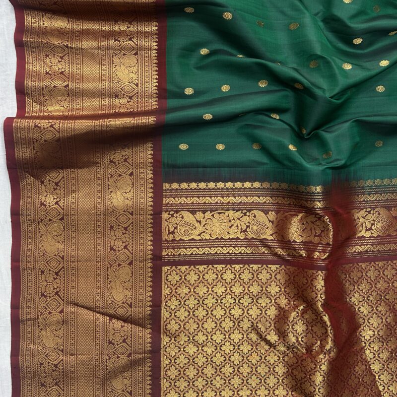 Bottle Green Maroon Contrast Pure Gadwal Handloom Silk Saree - view 2