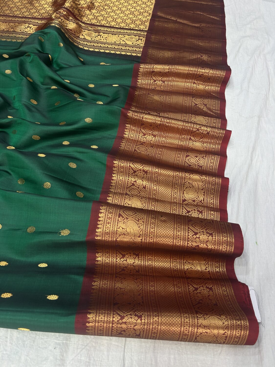 Bottle Green Maroon Pure Gadwal Handloom Silk Saree