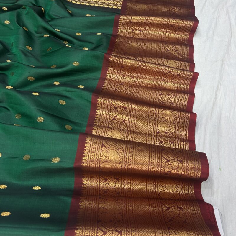Bottle Green Maroon Contrast Pure Gadwal Handloom Silk Saree - view 4