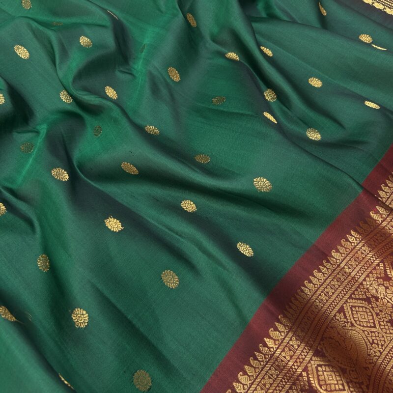 Bottle Green Maroon Contrast Pure Gadwal Handloom Silk Saree - view 5