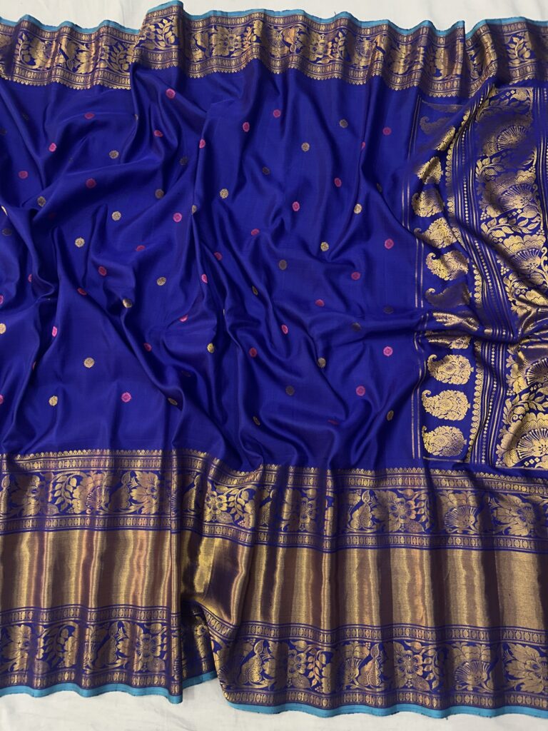 Royal Blue Pure Gadwal Handloom Silk Saree - view 3
