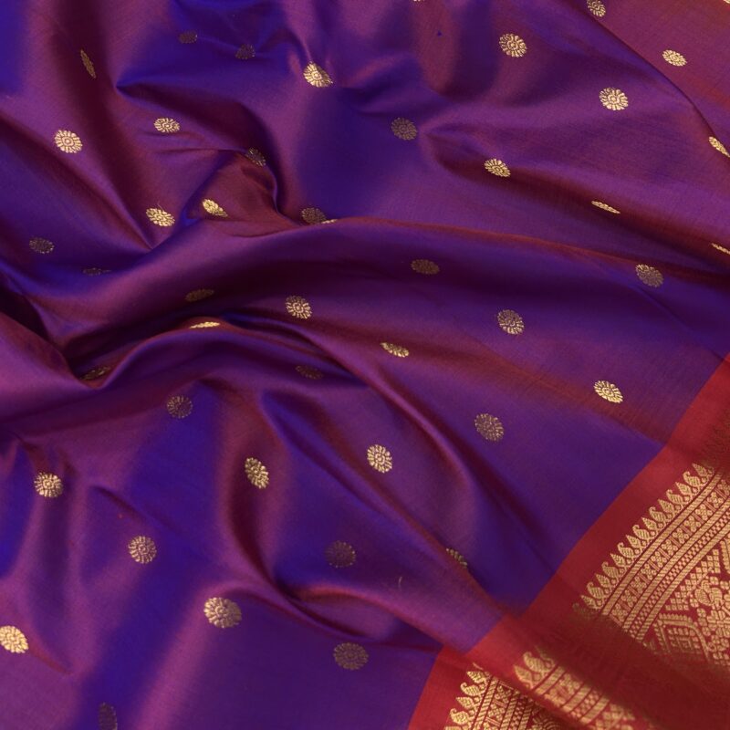Purple Red Contrast Pure Gadwal Handloom Silk Saree - view 4