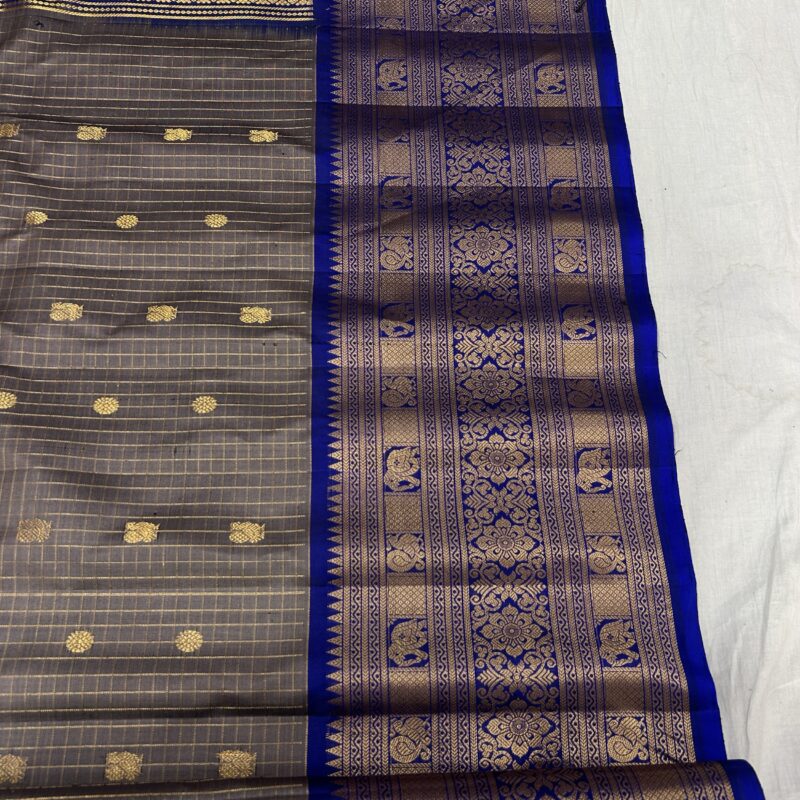 Grey Royal Blue Contrast Pure Gadwal Handloom Silk Saree - view 2