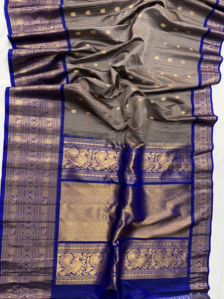 Grey Royal Blue Contrast Pure Gadwal Handloom Silk Saree - view 3