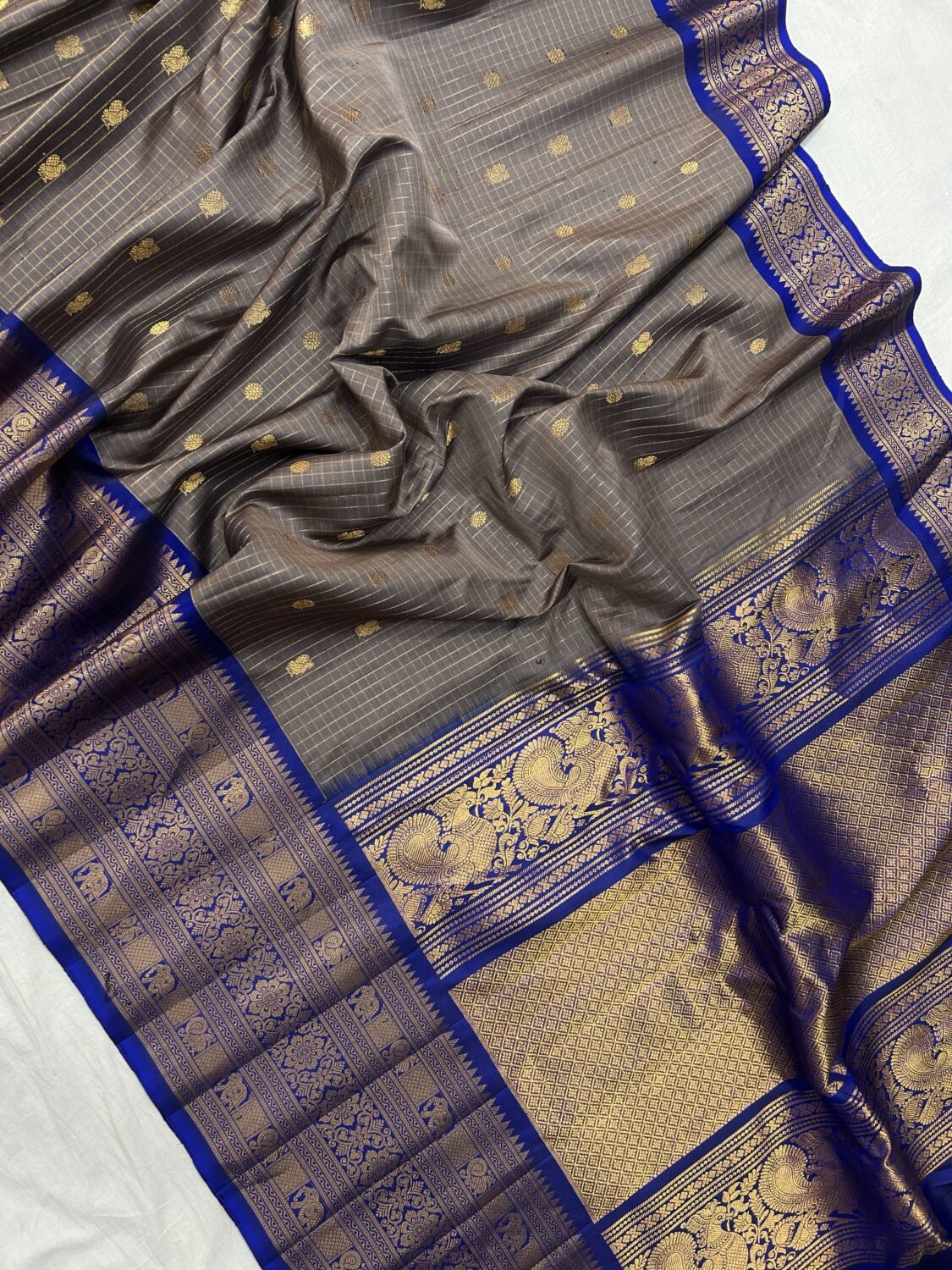 Grey Royal Blue Contrast Pure Gadwal Handloom Silk Saree